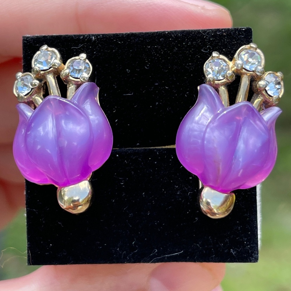 Vintage purple tulips screwback earrings retro Lucite gold tone floral spring